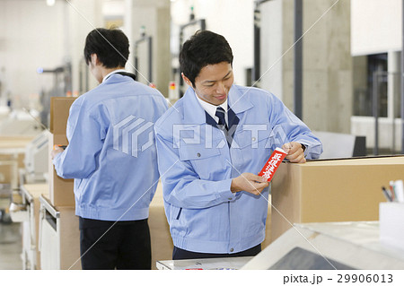 流通ビジネスイメージ　倉庫　工場　製造　運送　運輸　物流　梱包　検品　梱包　取扱注意　フラジール 29906013