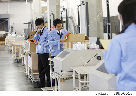 流通ビジネスイメージ 倉庫 工場 製造 運送 運輸 物流 梱包 検品 梱包 取扱注意 フラジール 流通ビジネスイメージ 倉庫 工場 製造 運送 運輸 物流 梱包 検品 梱包 取扱注意 フラジール 29906016