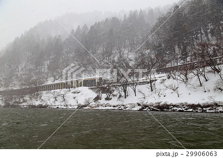 雪降る最上川　コタツ船で船下り 29906063