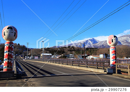 こけしの町遠刈田　温泉街からの雪景色 29907276
