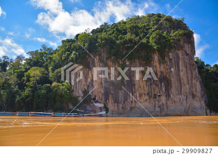 パークウー洞窟の外観全景 29909827