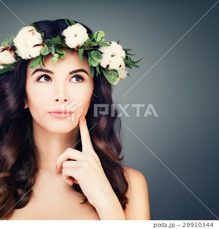 Perfect Brunette Woman with Healthy Skin 29910344