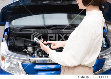 自動車 故障 女性 自動車 故障 女性 29911433