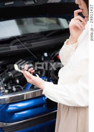 自動車 故障 女性 自動車 故障 女性 29911437