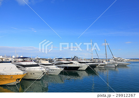 スペインの風景と高級クルーザー 29912267