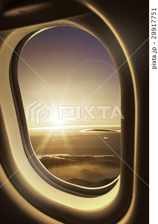 機内からの朝日イメージ 29917751