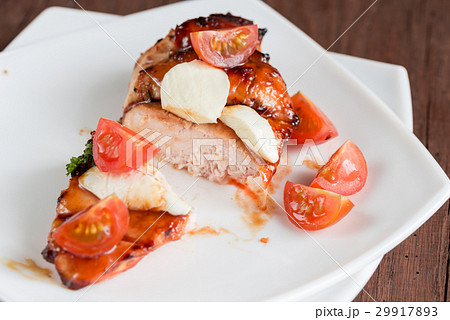 Grilled chicken steak with mozzarella and tomatoes 29917893