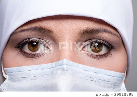 Close-up of doctor wearing surgical cap and mask 29918599