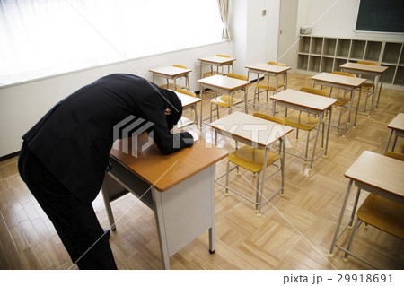 先生 教師 教室 学校 授業 黒板 教壇 教卓 教育 男性 勉強 学習 塾 先生 教師 教室 学校 授業 黒板 教壇 教卓 教育 男性 勉強 学習 塾 29918691