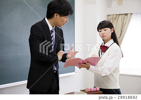 学校 教室 女子高生 授業 先生 生徒 教師 教育 勉強 学習 女性 女の子 高校生 学校 教室 女子高生 授業 先生 生徒 教師 教育 勉強 学習 女性 女の子 高校生 29918692