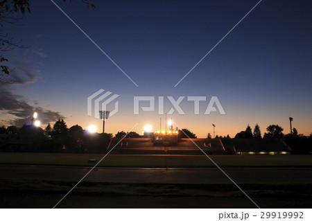 青木町公園総合運動場(陸上競技場・夕方) 青木町公園総合運動場(陸上競技場・夕方) 29919992