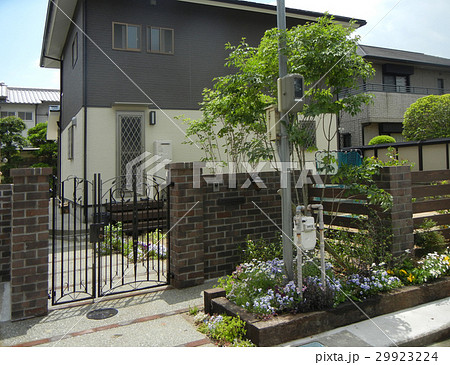 住まいの玄関　門廻り 29923224