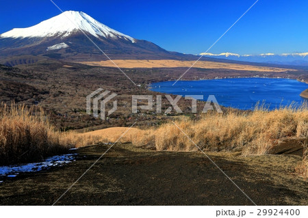 山中湖・明神山から見る冬の富士山 山中湖・明神山から見る冬の富士山 29924400
