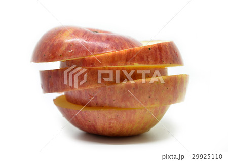 Red apple sliced 29925110
