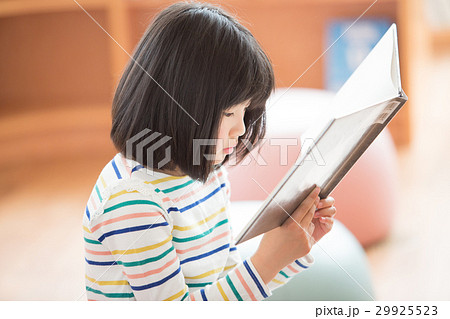 小学生の女の子 29925523