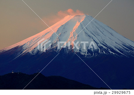 大菩薩連嶺・大蔵高丸から見る朝焼けの富士山 29929675