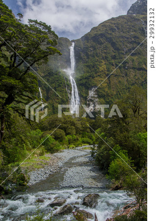 サザーランドの滝(ニュージーランド南島) サザーランドの滝(ニュージーランド南島) 29932132
