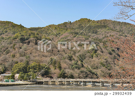 快晴の京都 嵐山 渡月橋 周辺の風景 (京都 日本) 快晴の京都 嵐山 渡月橋 周辺の風景 (京都 日本) 29932439