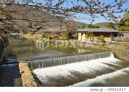 快晴の京都 嵐山 渡月橋 周辺の風景 (京都 日本) 快晴の京都 嵐山 渡月橋 周辺の風景 (京都 日本) 29932457
