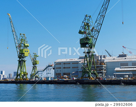 神戸港 ハーバーランドから造船所を見る 神戸港 ハーバーランドから造船所を見る 29932606
