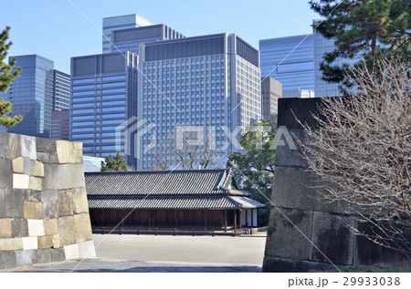 皇居東御苑の本丸中之門石垣と百人番所 皇居東御苑の本丸中之門石垣と百人番所 29933038