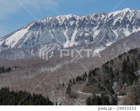 鍵掛峠から見る春の大山 大山 鍵掛峠 鍵掛峠から見る春の大山 大山 鍵掛峠 29933333