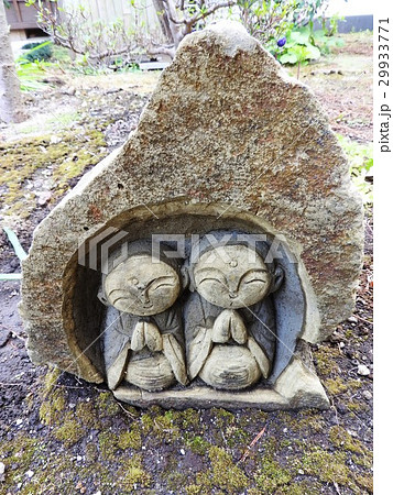 村の境界や、道の辻や三叉路などに祀られた路傍の神、道祖神。 29933771