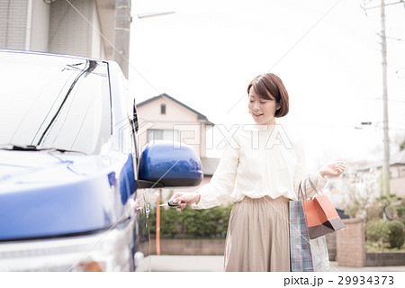 車 ショッピング 女性 車 ショッピング 女性 29934373