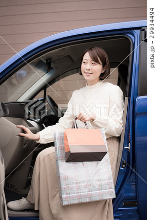 車 ショッピング 女性 車 ショッピング 女性 29934494