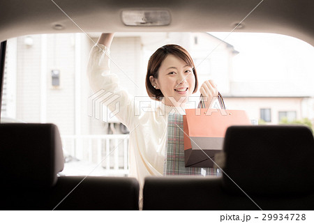 車 ショッピング 女性 車 ショッピング 女性 29934728