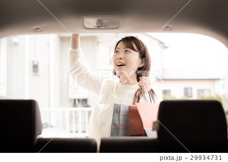 車 ショッピング 女性 車 ショッピング 女性 29934731
