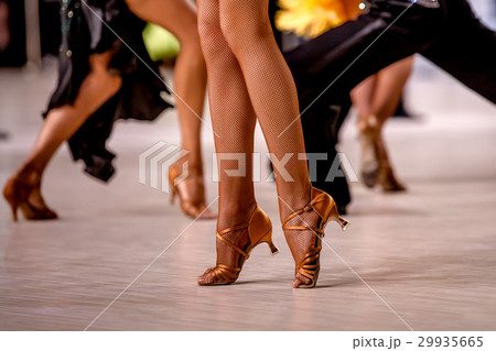 female dancer on her toes female dancer on her toes 29935665