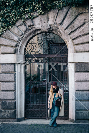 Street fashion look blonde woman italy 29937767