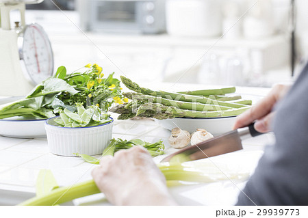 キッチンの春野菜 キッチンの春野菜 29939773