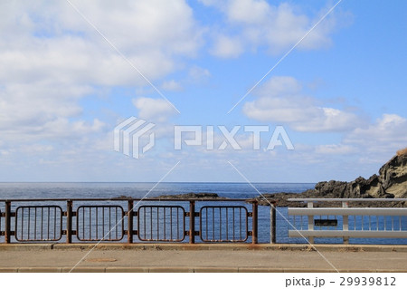 北海道泊村の海 茂岩橋の錆びた鉄柵 北海道泊村の海 茂岩橋の錆びた鉄柵 29939812
