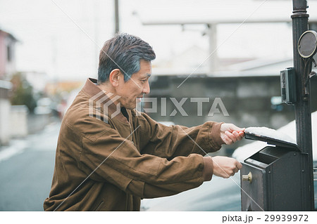 aged man 29939972