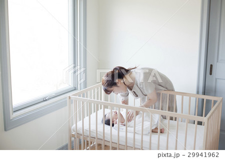 新生児と母親 29941962