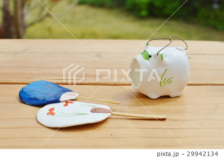 蚊やりブタとうちわ 29942134