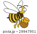 ミツバチが蜂蜜を運んでいます 29947951