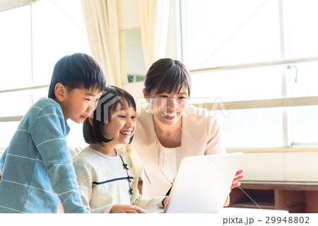 小学校、教室、パソコン学習 小学校、教室、パソコン学習 29948802