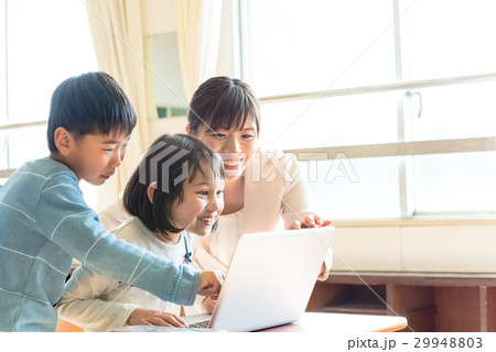 小学校、教室、パソコン学習 小学校、教室、パソコン学習 29948803