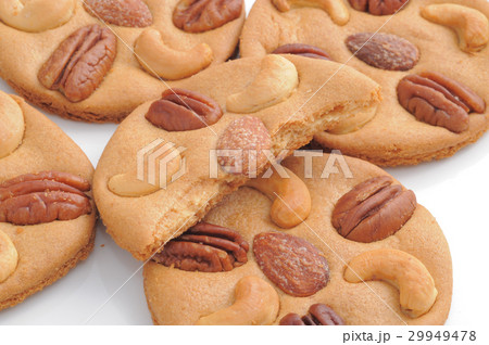 ナッツの入った焼き菓子 ナッツの入った焼き菓子 29949478