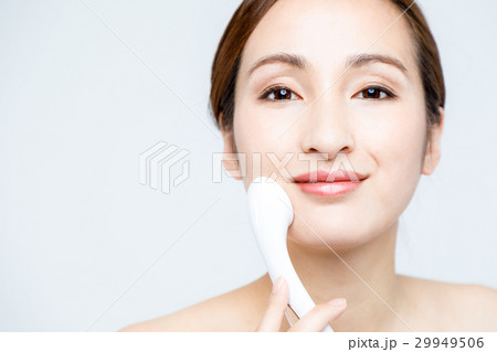 イオン導入器を使う女性 29949506