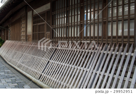 白壁の町の伝統的建物 白壁の町の伝統的建物 29952951
