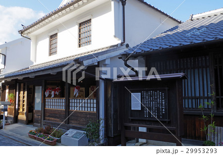 白壁の町の伝統的建物 白壁の町の伝統的建物 29953293
