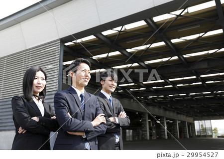 流通ビジネスイメージ　倉庫　工場　製造　運送　運輸　物流 29954527