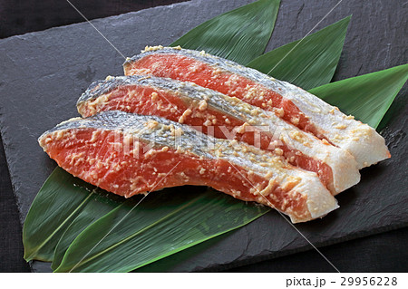 鮭の西京漬け 29956228