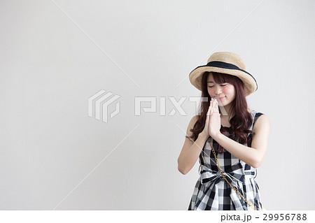 カジュアルポートレート(白バック) 29956788