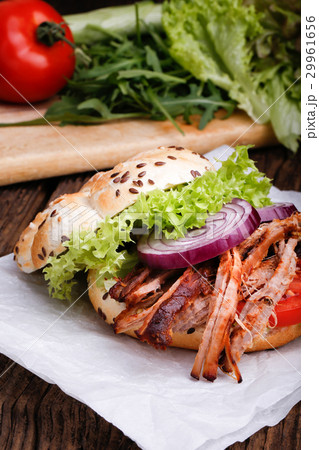 Pulled pork burger 29961656
