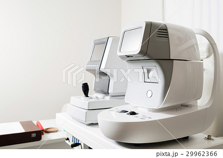 Modern eye testing device standing in the lab 29962366